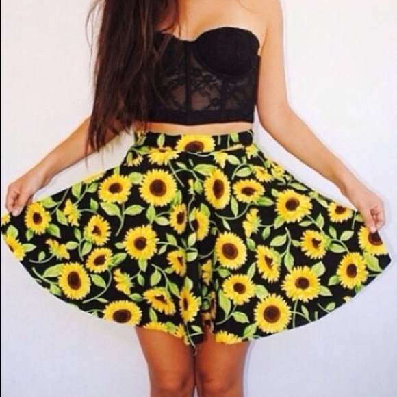 Vintage Dresses & Skirts - Sunflower Skater Skirt